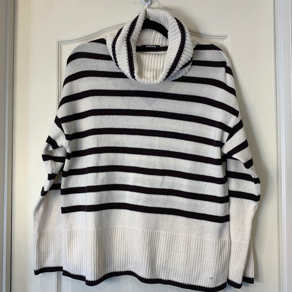 Cozy‎ Olsen Striped Cowl Neck Sweater | White & Dark Brown | Relaxed L/XL Fit